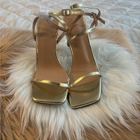 GOLD SEXY SCULPTURAL HEEL. - Picture 2 of 8